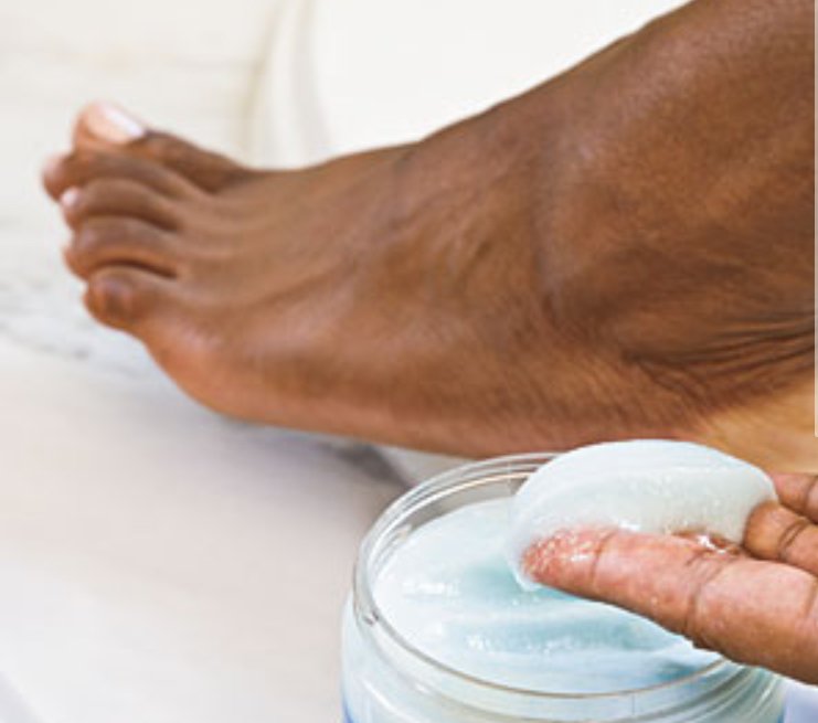 Foot care treatment with a cream scrub